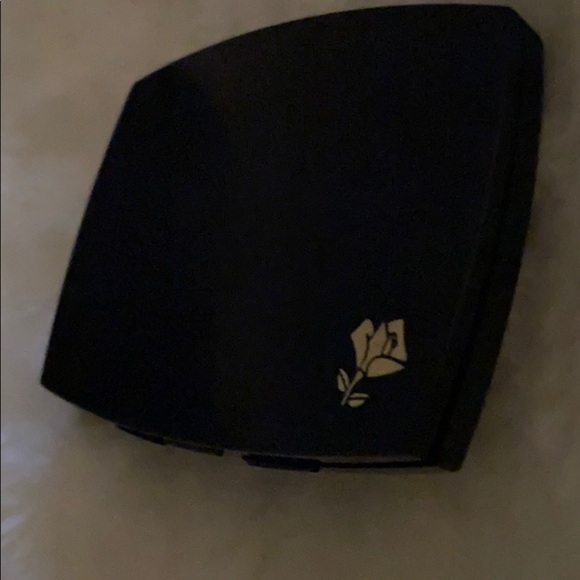 Lancôme brilliant  berry powder blush - Picture 6 of 6